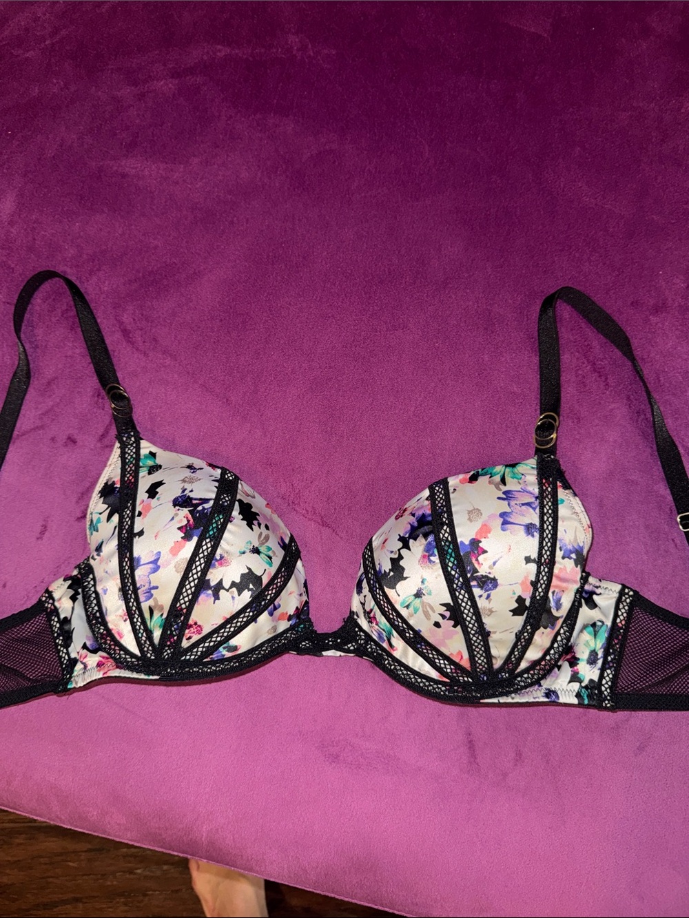 Victoria's Secret Very Sexy Push Up Bra Floral Print Underwire Black Mesh 32D
